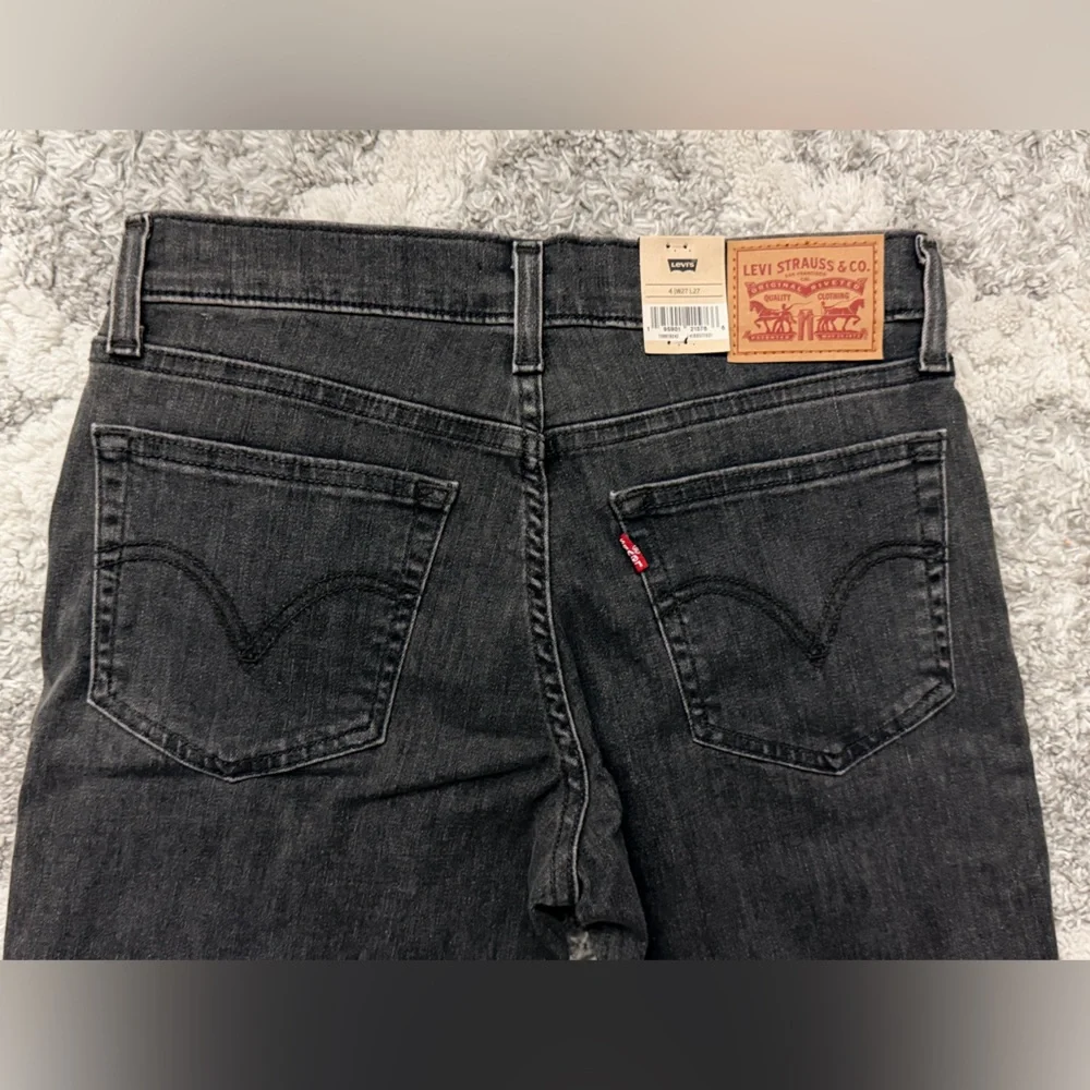 Levi's Women's Dark Gray Skinny Jeans - Picture 4 of 4
